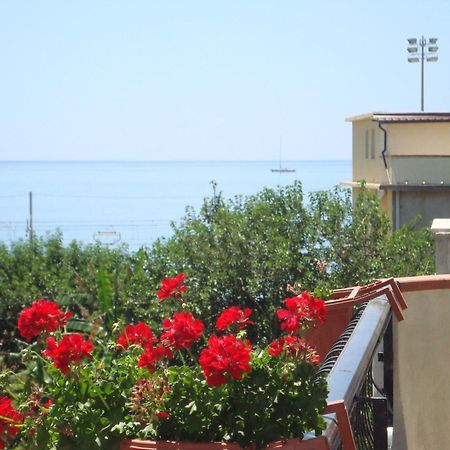 B&B Nereidi Melito Di Porto Salvo Exterior foto